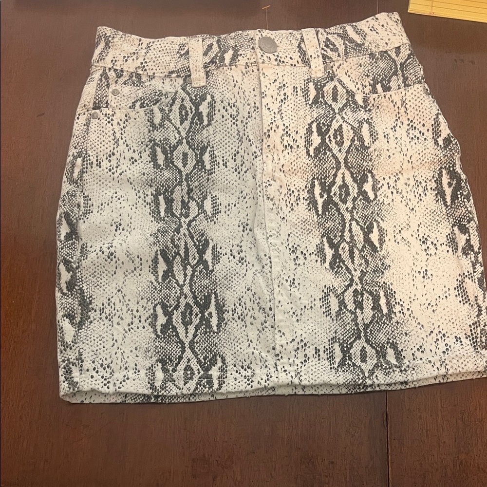 Almost Famous Black and White Snake Print Mini Skirt - Picture 4 of 4